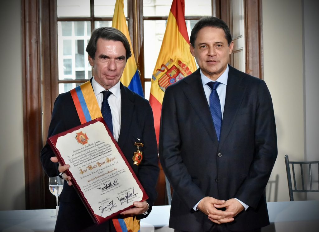 Aznar recibe la máxima distinción del Congreso de Colombia por su compromiso con la democracia y la libertad